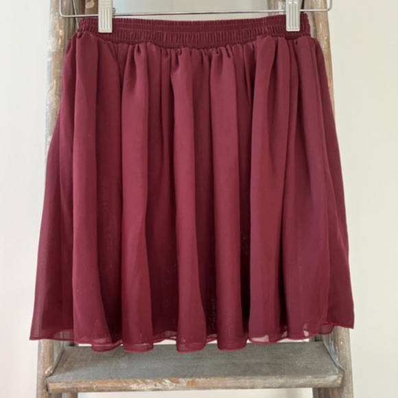 AMERICAN APPAREL | Chiffon Burgundy Skirt - Picture 3 of 6